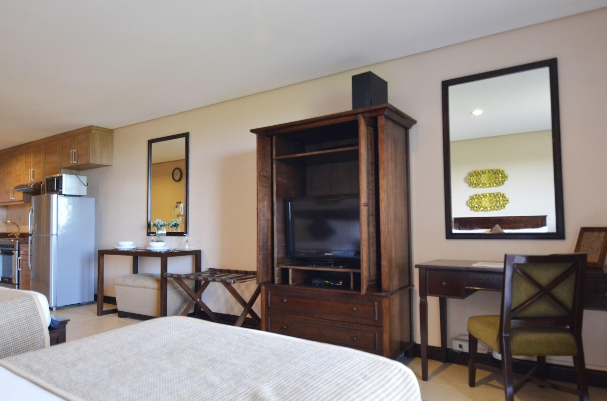 טגאיטאי Crosswinds Resort Suites מראה חיצוני תמונה