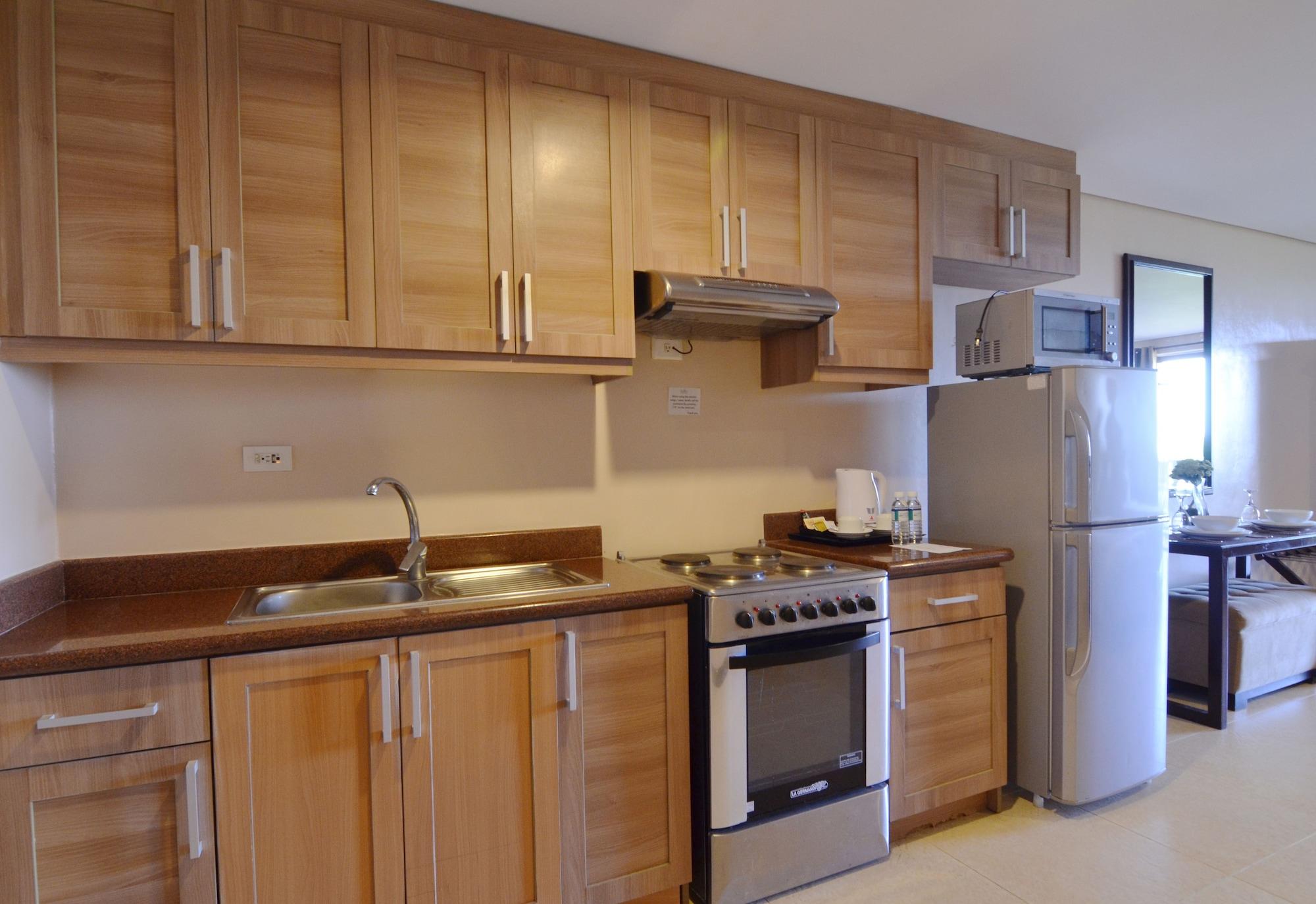 טגאיטאי Crosswinds Resort Suites מראה חיצוני תמונה