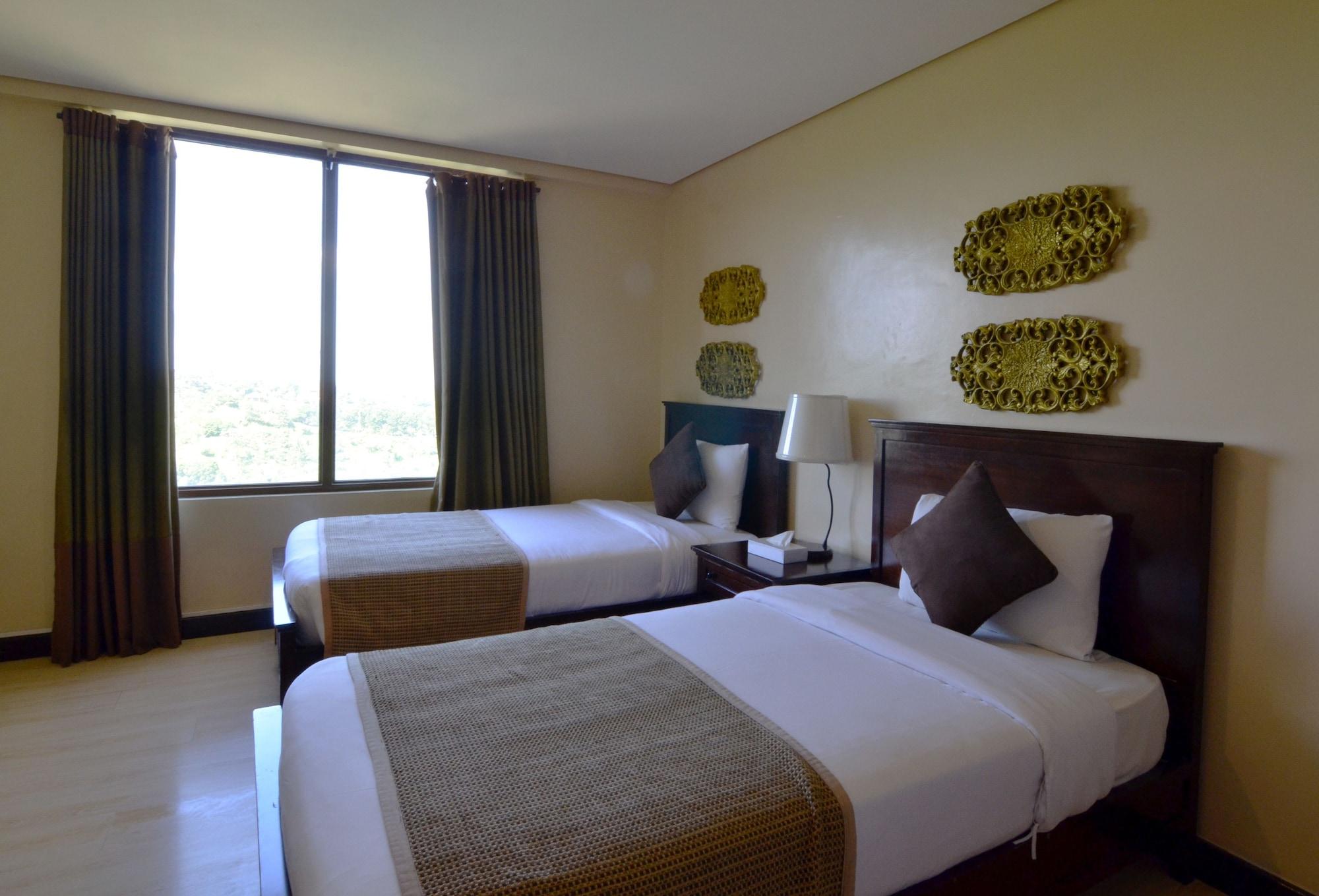 טגאיטאי Crosswinds Resort Suites מראה חיצוני תמונה