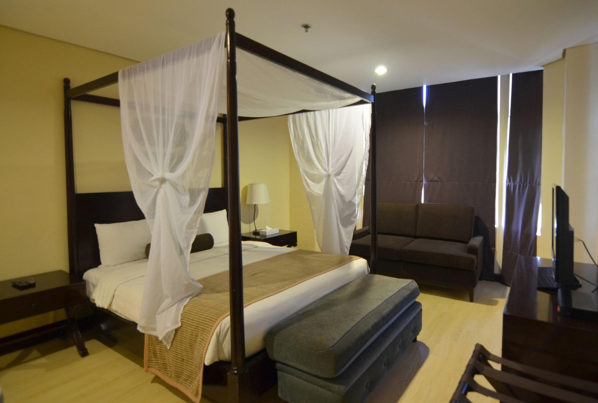 טגאיטאי Crosswinds Resort Suites מראה חיצוני תמונה