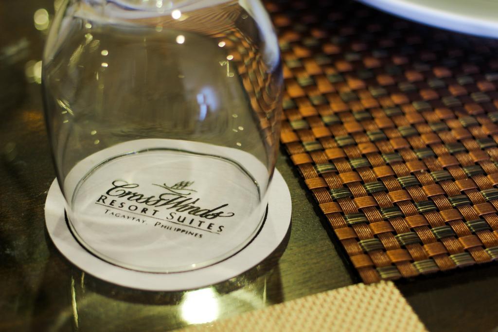 טגאיטאי Crosswinds Resort Suites מראה חיצוני תמונה