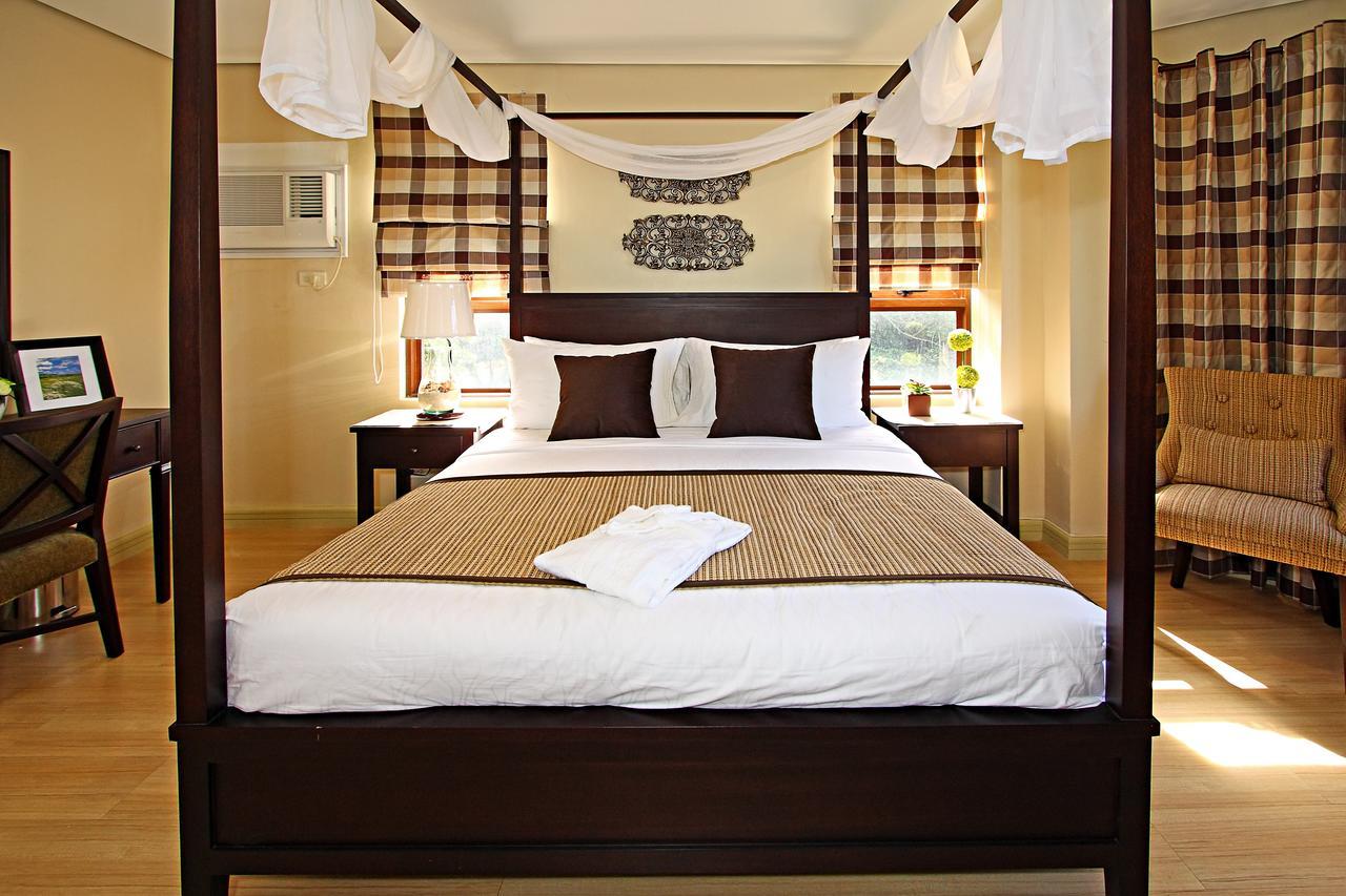 טגאיטאי Crosswinds Resort Suites מראה חיצוני תמונה
