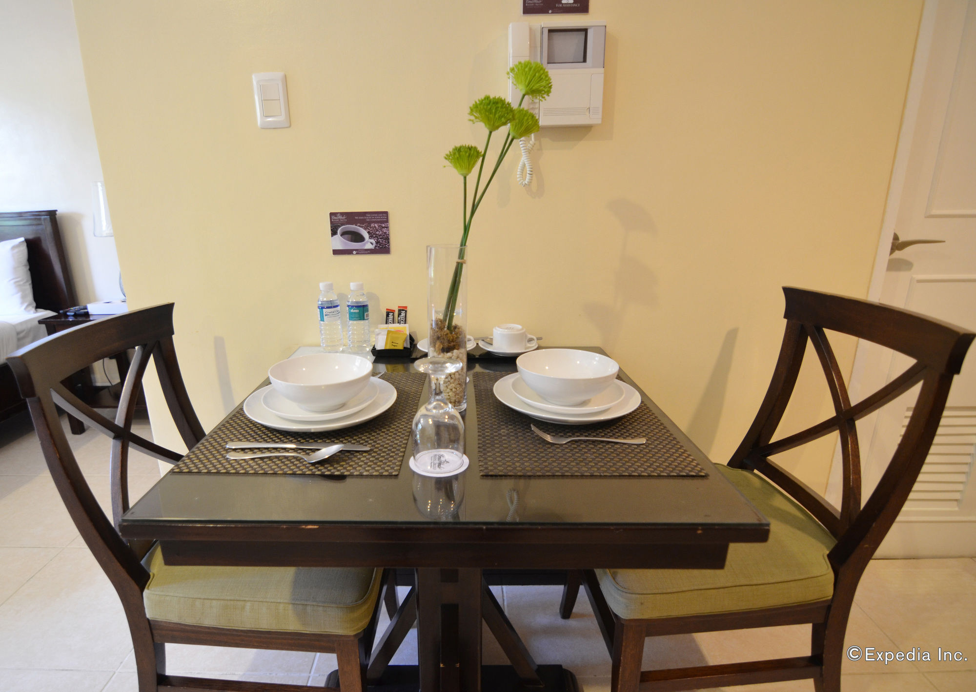 טגאיטאי Crosswinds Resort Suites מראה חיצוני תמונה