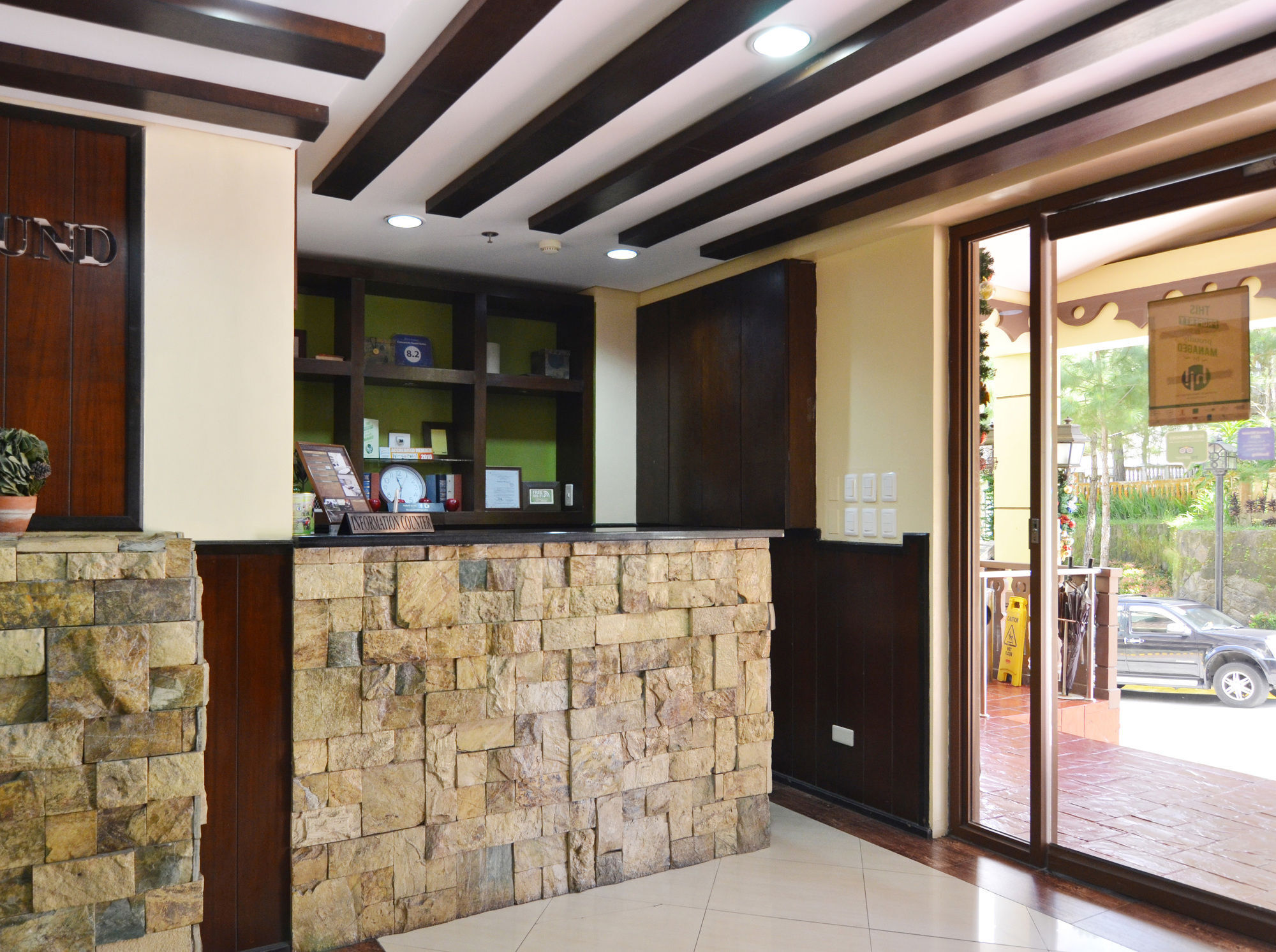 טגאיטאי Crosswinds Resort Suites מראה חיצוני תמונה