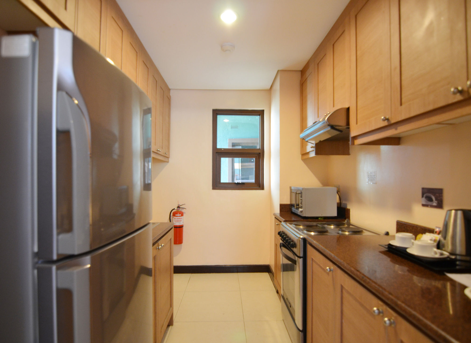 טגאיטאי Crosswinds Resort Suites מראה חיצוני תמונה